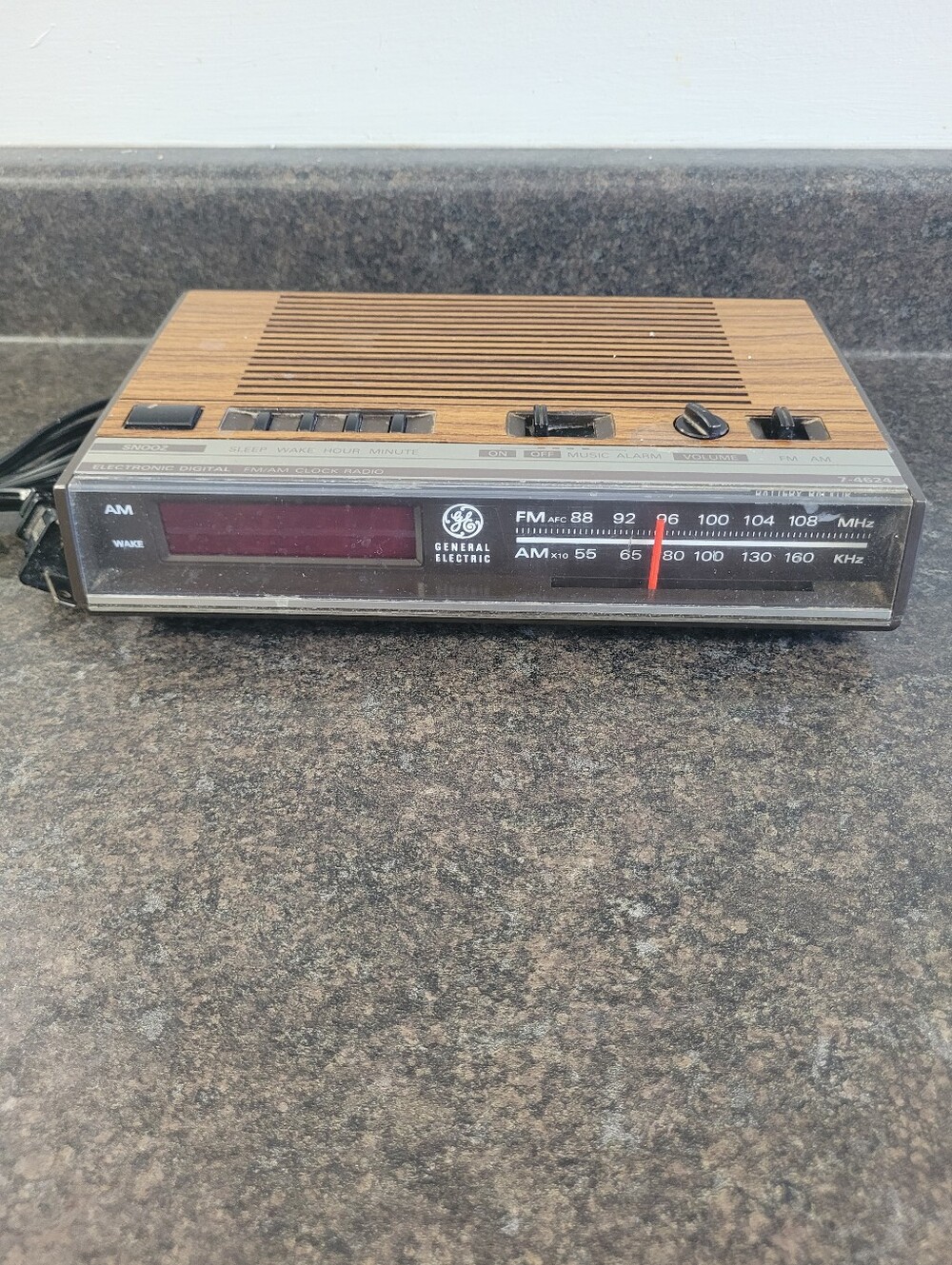Vintage General Electric Brown Retro AM/FM Alarm Clock Radio Model 7-4624